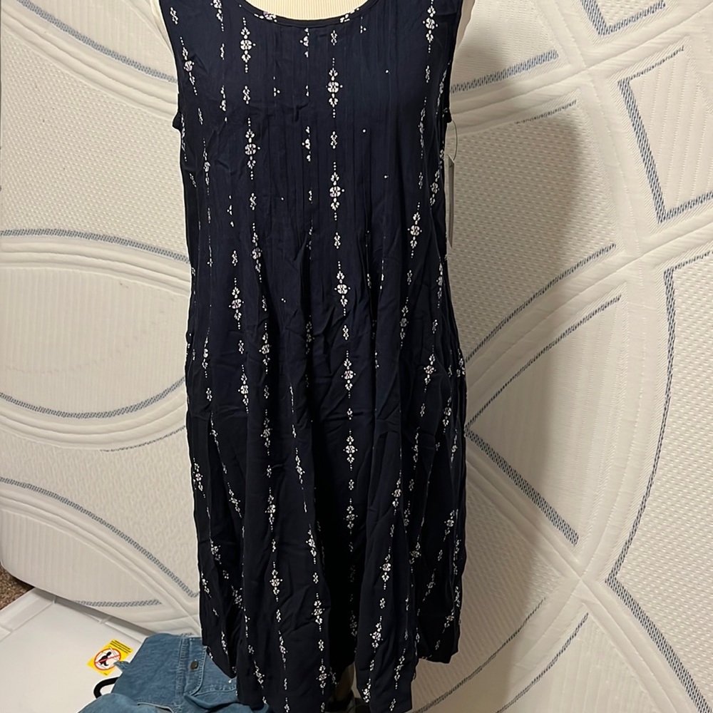 NWT sleeveless dress .. NAVY